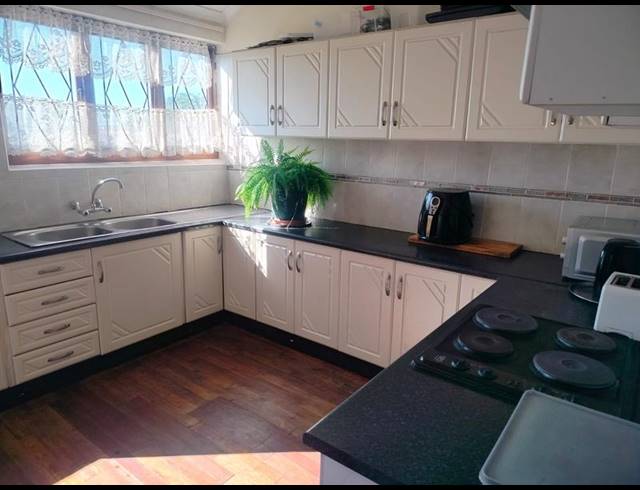 4 BEDROOM HOUSE FOR SALE IN BLUFF